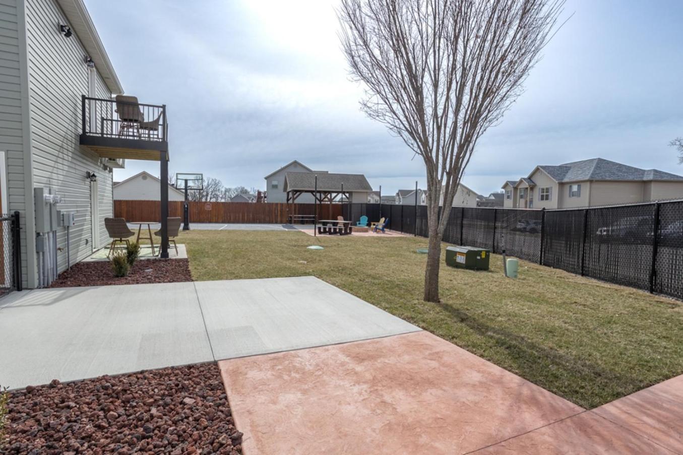 Luxury With Hot Tub Near Ft Leonard Wood