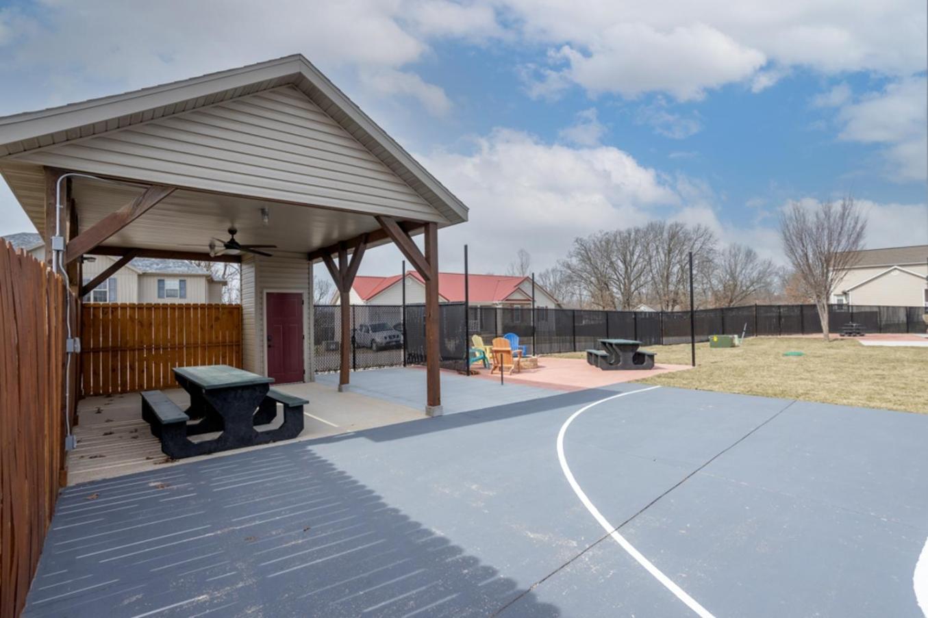 Luxury With Hot Tub Near Ft Leonard Wood Hébergement de vacances